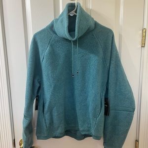 NWT Nike Pullover - M